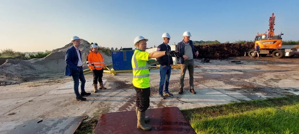 Bezoekers op de projectlocatie in Ter Aar